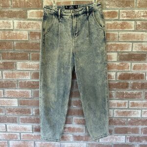 Hollister Ultra High Rise Mom Jeans Size 5 / 27 Acid Wash